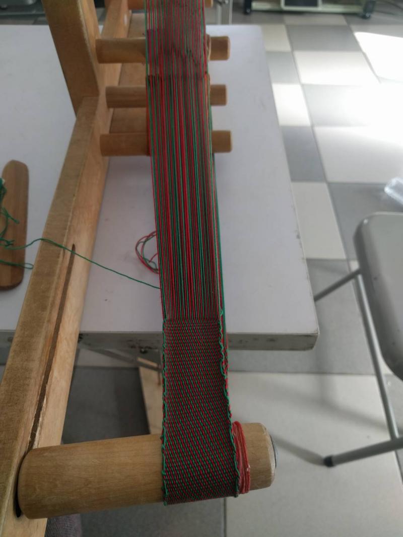 編織器具上的理經