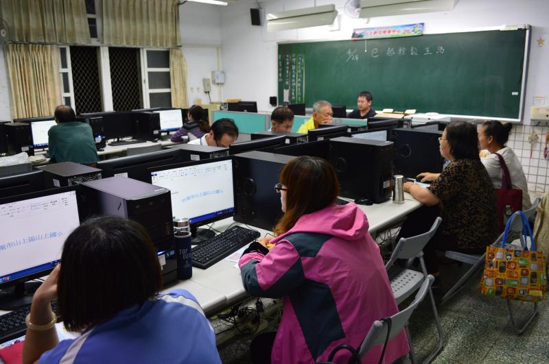 e起輕鬆生活-進入電腦新世界-封面照