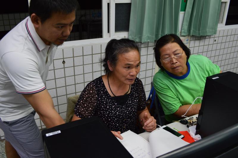 講師講解學員提出的問題