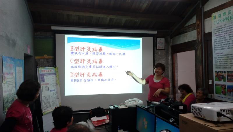 講師認真講解課程