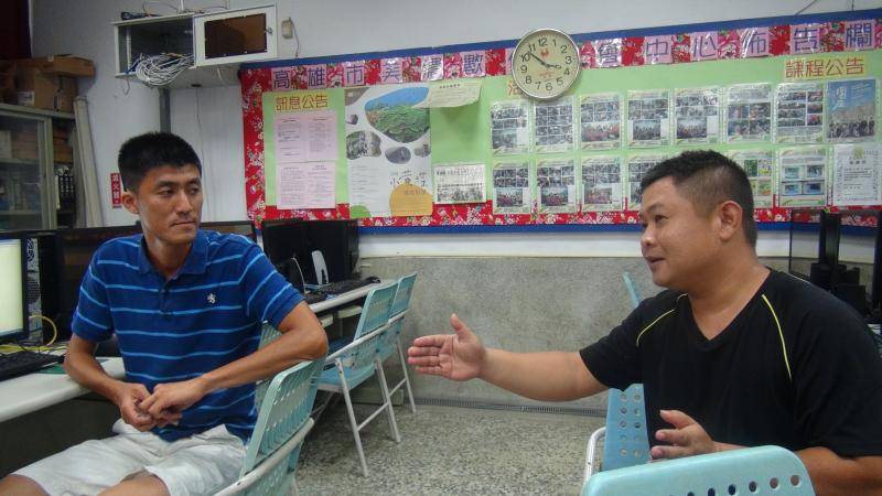 與返鄉青年討論農業技術