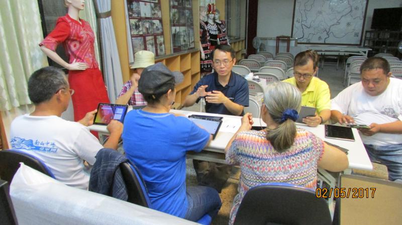 每位學員都聚精會神的聽老師講解操作的步驟。