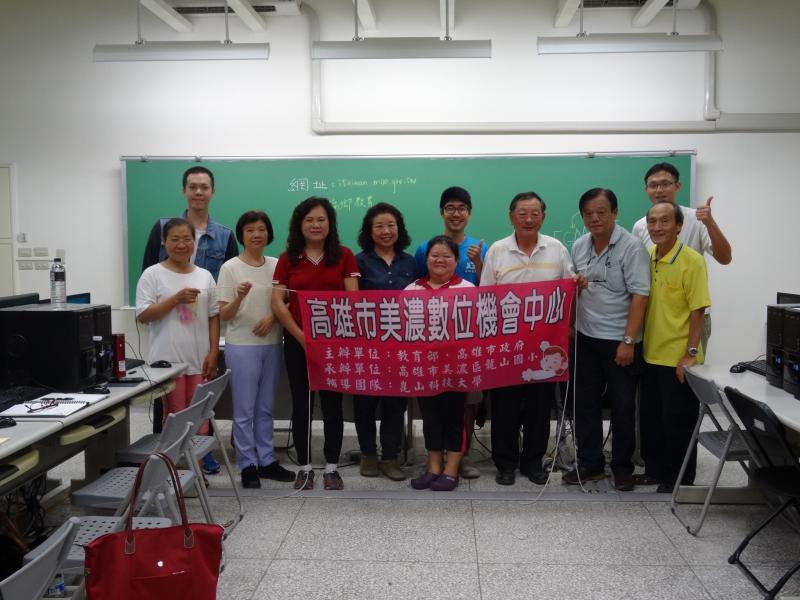 全體學員於課堂中大合照