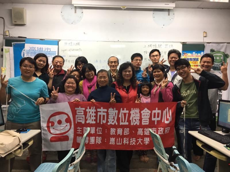 全體學員於課堂中的大合照