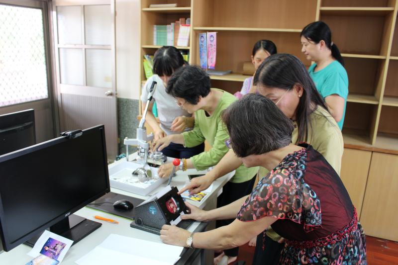 學員學習如何製作文創作品