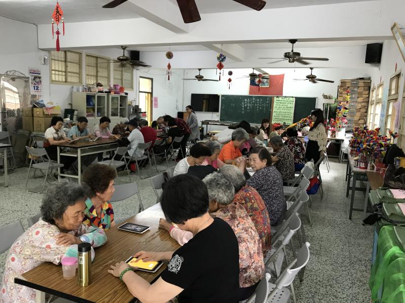 銀髮族社區照護與智慧型生活數位應用(二)-封面照