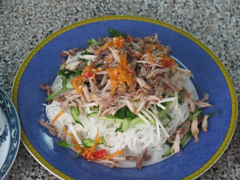 越南美食----涼拌米粉。