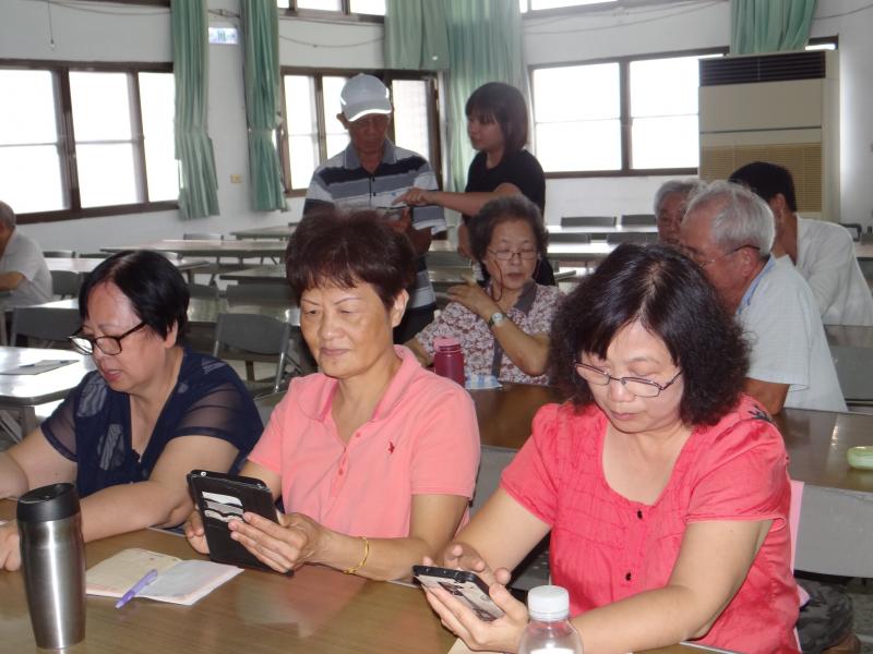 GOOGLE工具應用課程成功，每位學員皆學會雲端硬碟備份等功能。