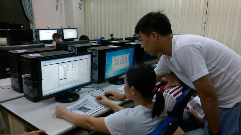 講師認真上課情形