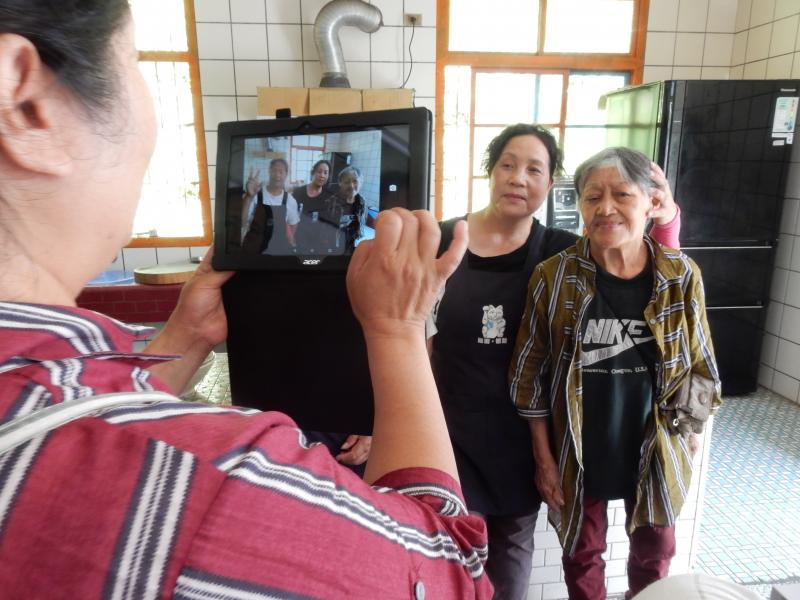 學員互相採訪錄影操作