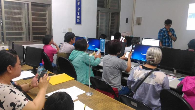 講師講解社群行銷功能及應用