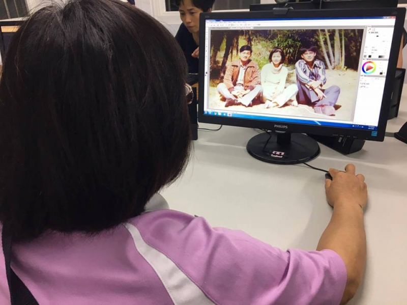學員利用套索工具，一小短一小短的仔細耐心的去背