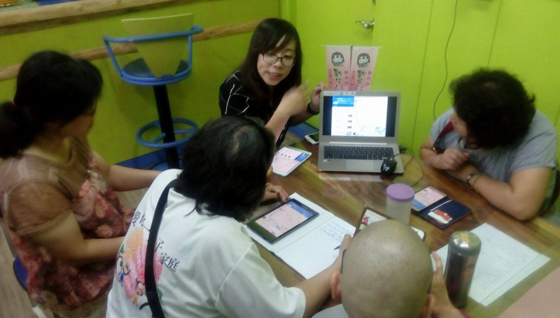 老師解說如何使用google map的功能。