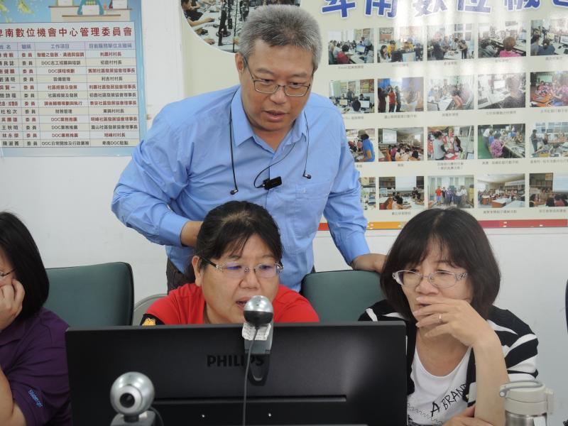 課堂上不董~學員馬上請教老師指導
