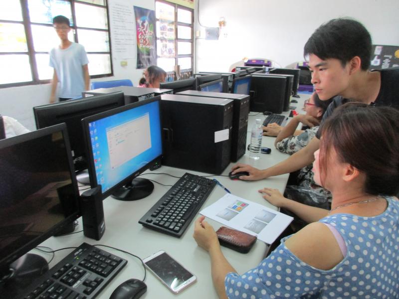 不懂的地方有老師幫助學員