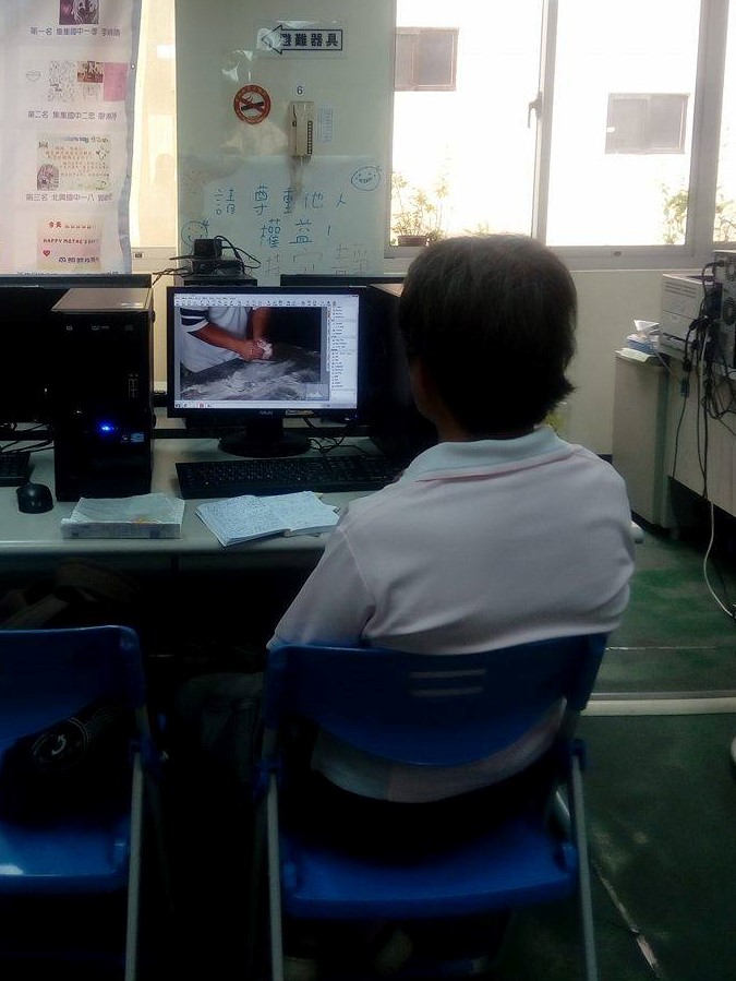 互相欣賞拍攝作品。學習如何拍。