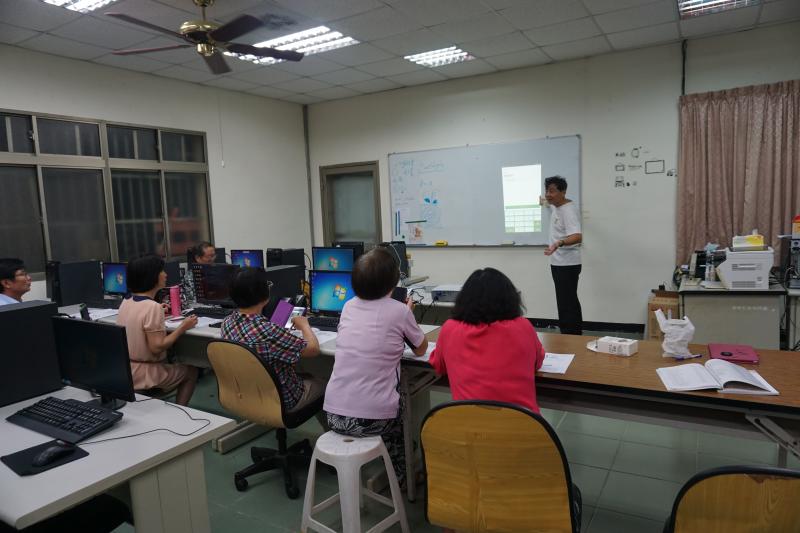 坐近一點較清楚