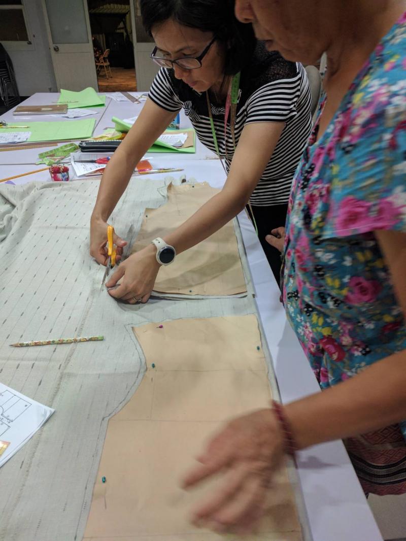 婦女原型版    1.各部位名稱介紹及量身  2.裁剪及縫製