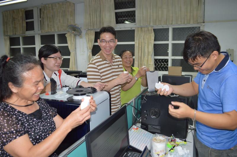 講師講解3D列印的細節