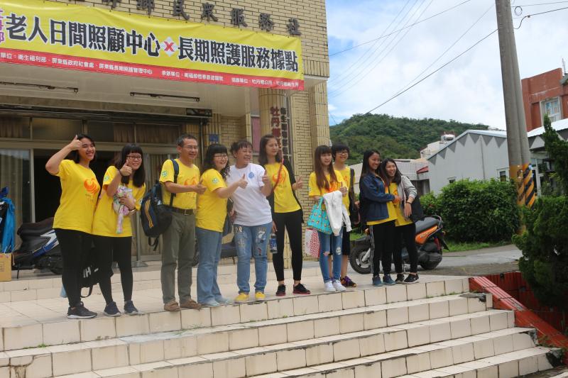 志工與社區人員大合照