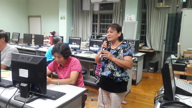 學員現場體驗平板點歌