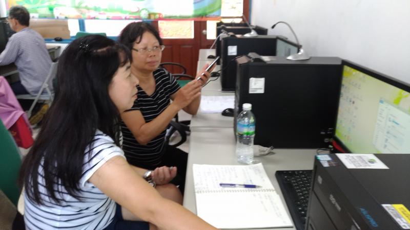 學員開始編排故事的腳本。