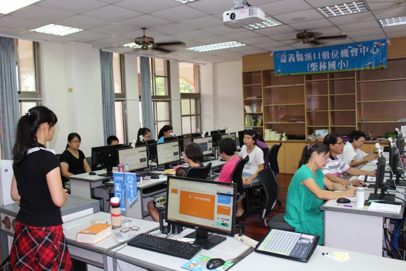 學員認真學習中