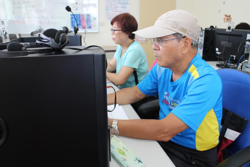 學員認真的上課中...