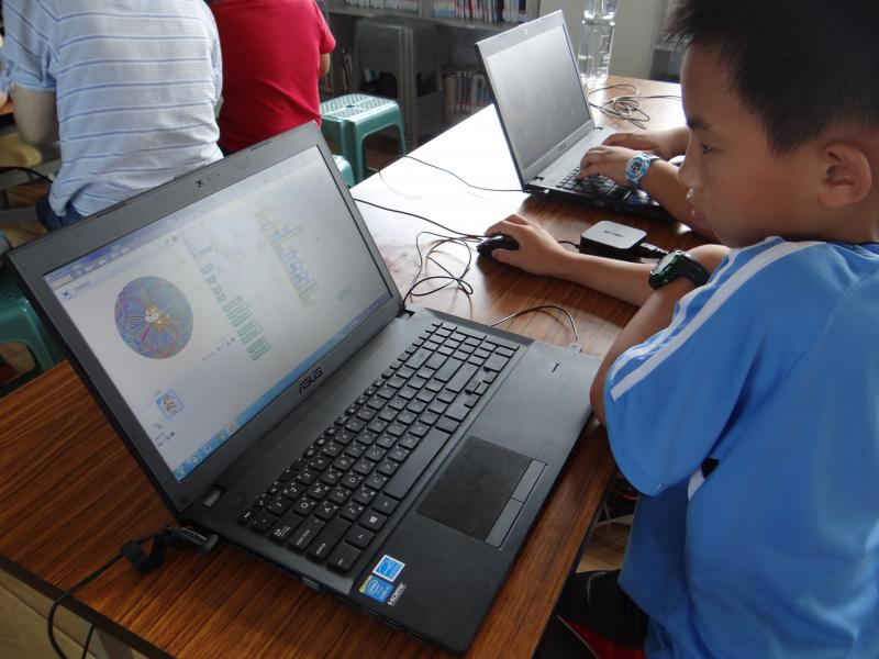 試著動動手，把每個所需程式都套用，完成了小遊戲測試。