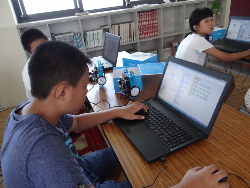 學會程式編輯後，每人都能做出自己獨特的小遊戲。