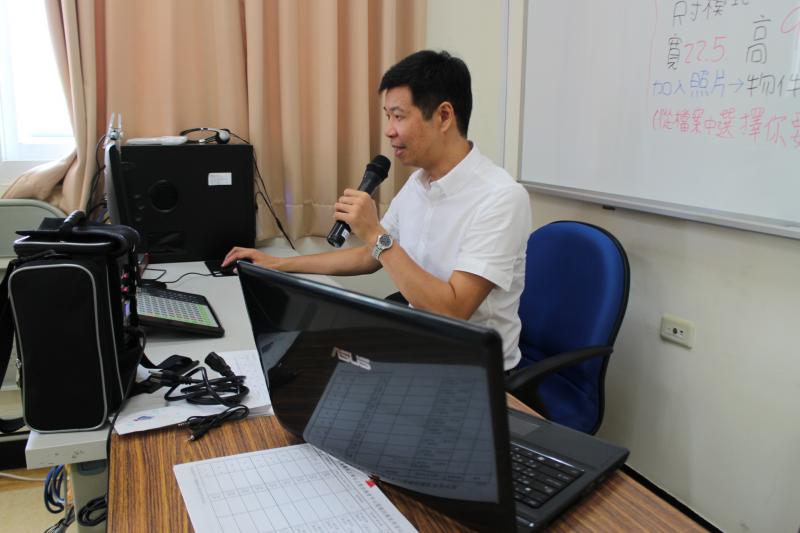 老師認真的上課