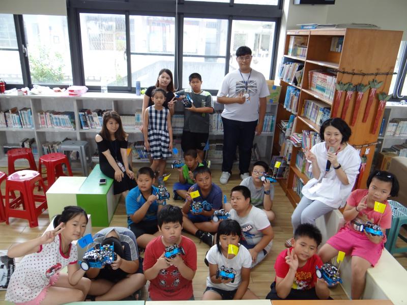 親子共學課程成功，全體合照。