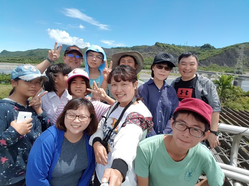 卑南景點-四格山  學員們在私密景點-四格山大合照  結束今日開心之旅