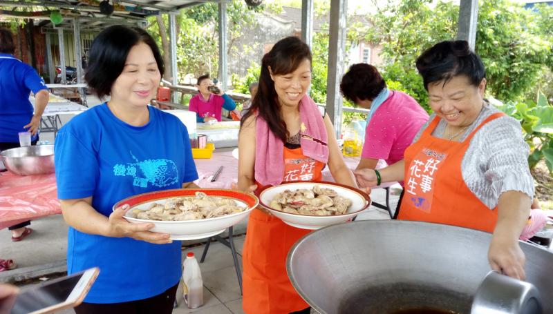 豆皮+醬油=回憶 好好吃，現代精緻飲食太多，不但有媽媽味，也是現代簡單美味的好味道