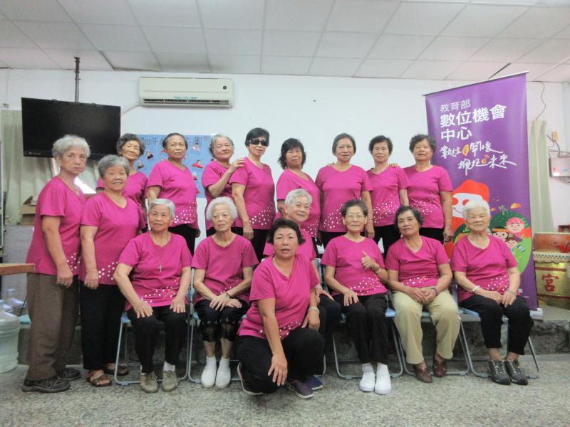 阿嬤學員大合照