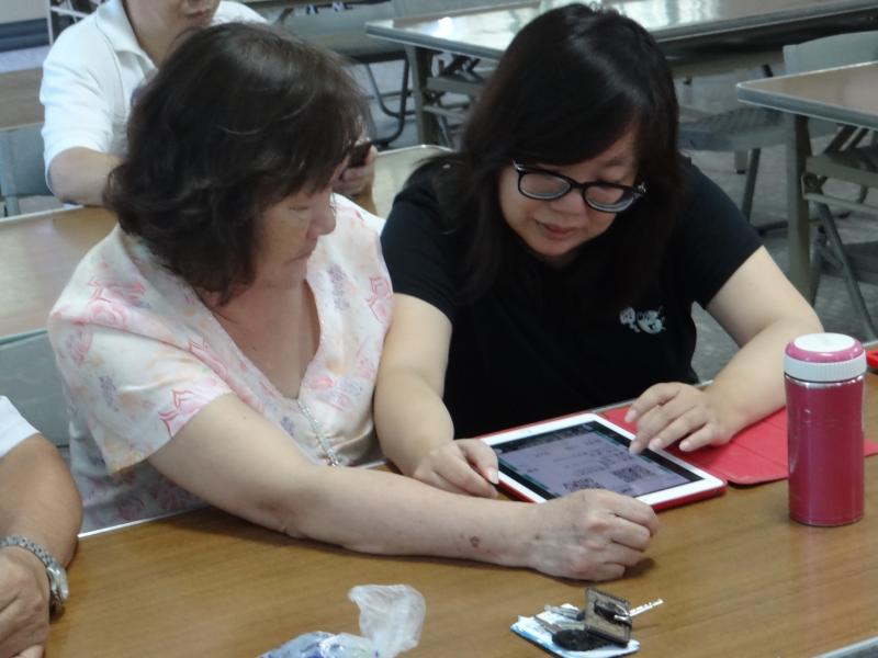 母女檔學員，下載歡唱APP