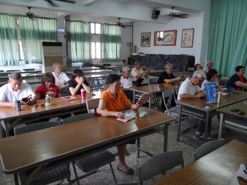 數位料理王課程開始，講師授課中。