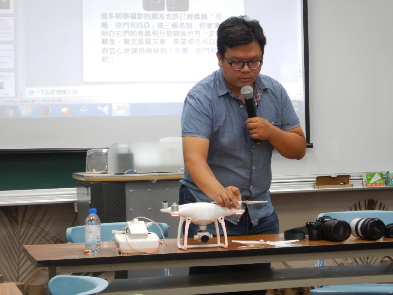 講師講解練習中