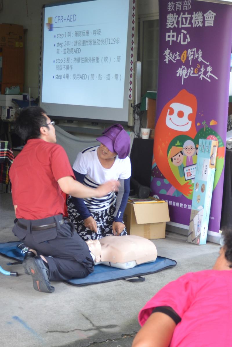 老師最後也利用半小時講解CPR急救，讓大家可以幫助受難的人