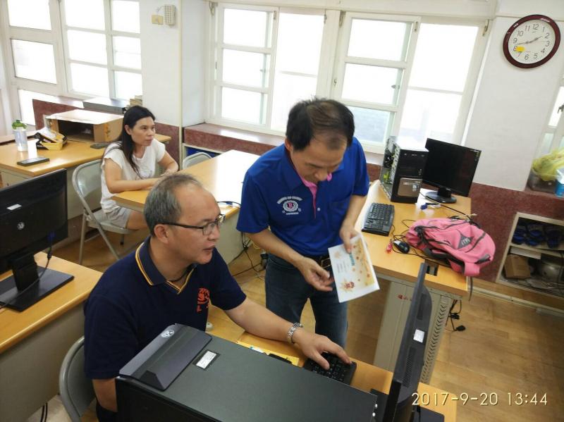 學員操作區塊碰上困難，講師講解。