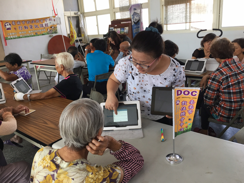 銀髮族e起來歡唱~平板卡拉OK班-封面照