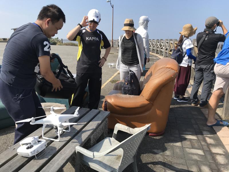 學員準備空拍機試飛