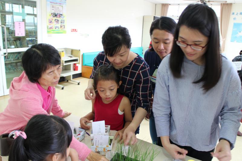 大家在選種子和菜苗