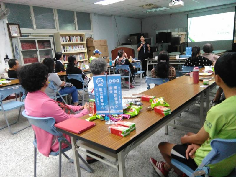 第二堂起，換到大會議室上課，學員與講師互動方便更熱絡。