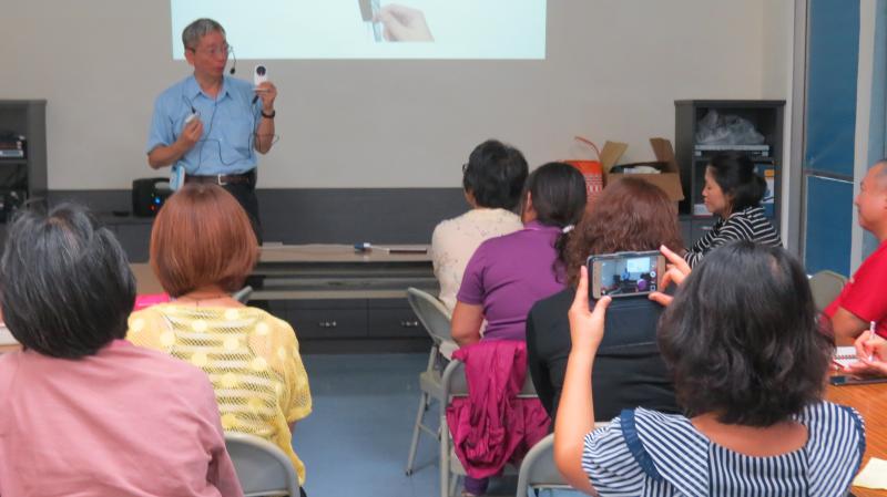 講師簡單的家用攝影機網路監控虛擬情境開場白就深深吸引住大家的注意力