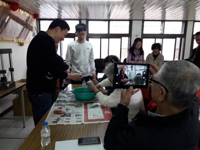 鳳林數位機會中心農村技藝傳承數位課程，講師示範