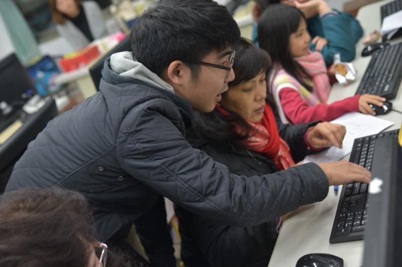 講師講授Google應用程式