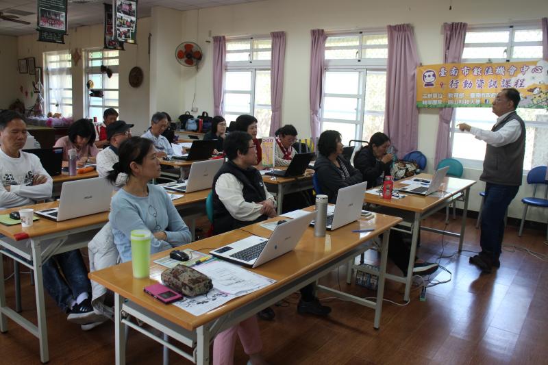 運用電子書指導學員將電子資料放入成為電子地圖