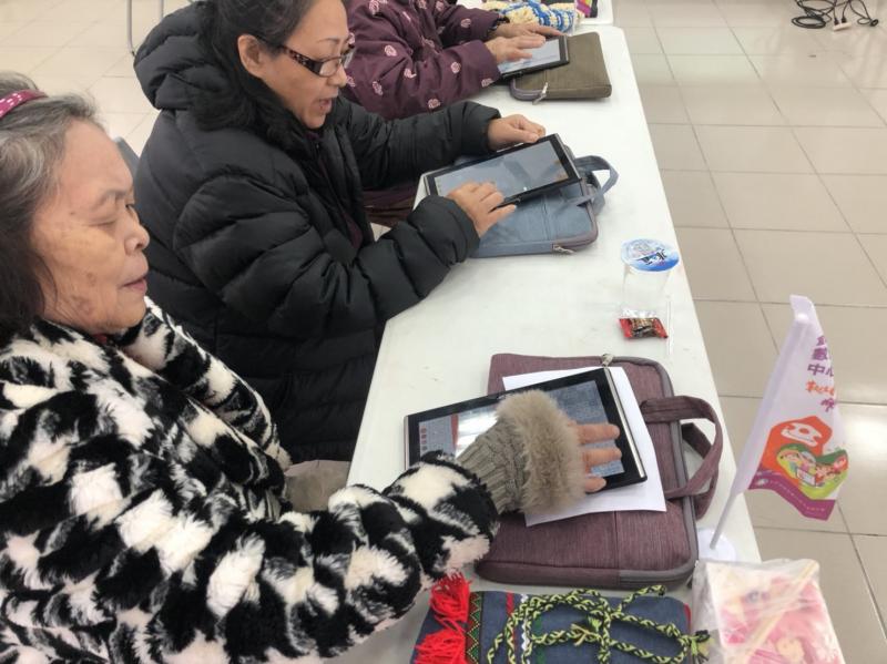 學員初次體驗平板繪圖覺得有趣