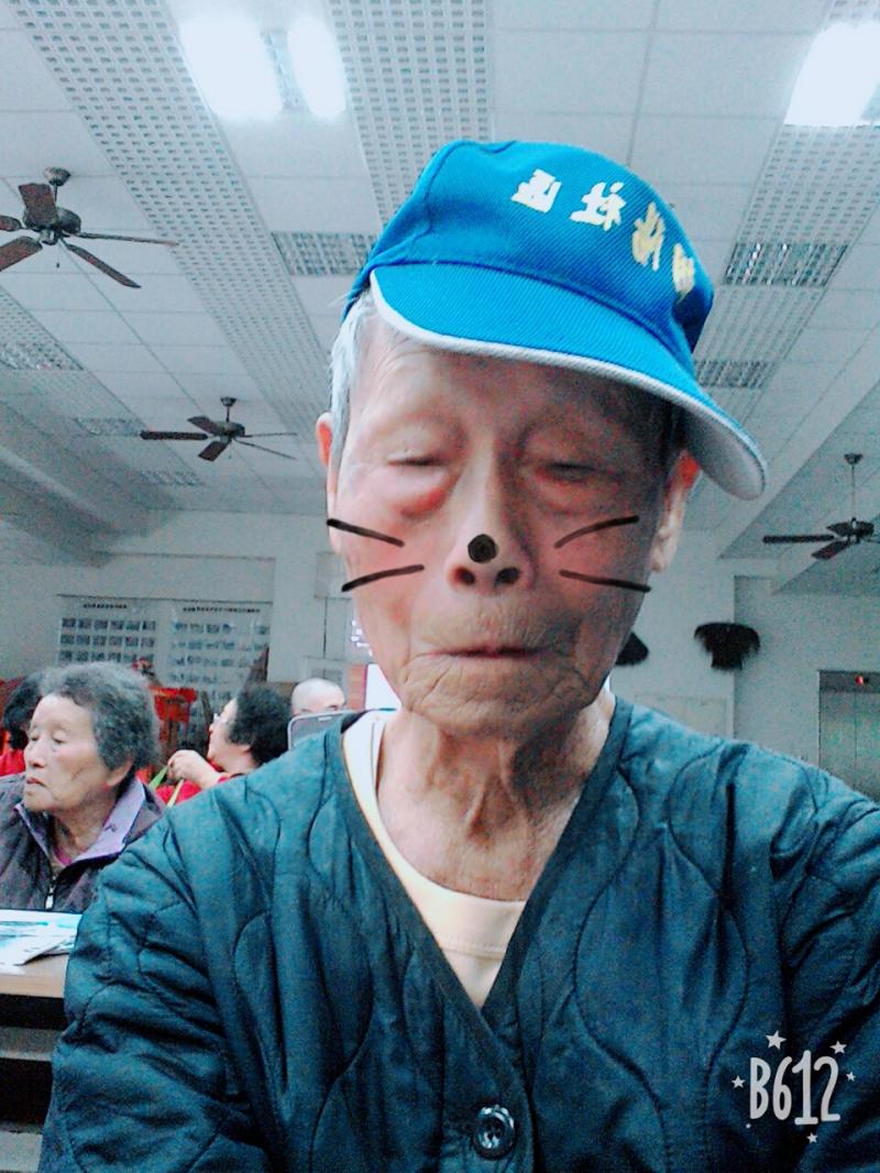 學員阿公使用APP玩自拍，這位阿公有92歲了唷!